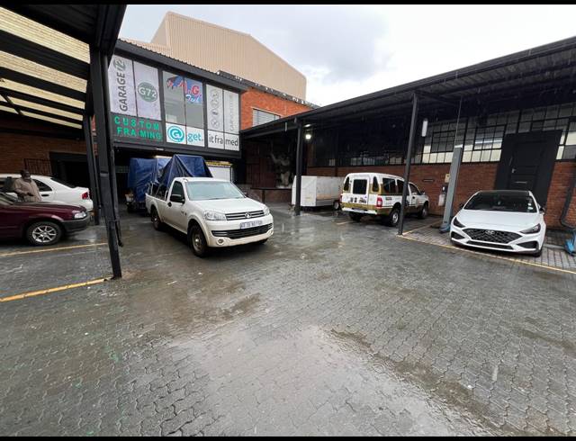 3,057M² WAREHOUSE FOR SALE IN STRIJDOMPARK